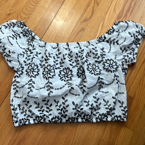 White with some black flower designs, off the shoulder crop top 💃🏻 - Picture 2 of 2